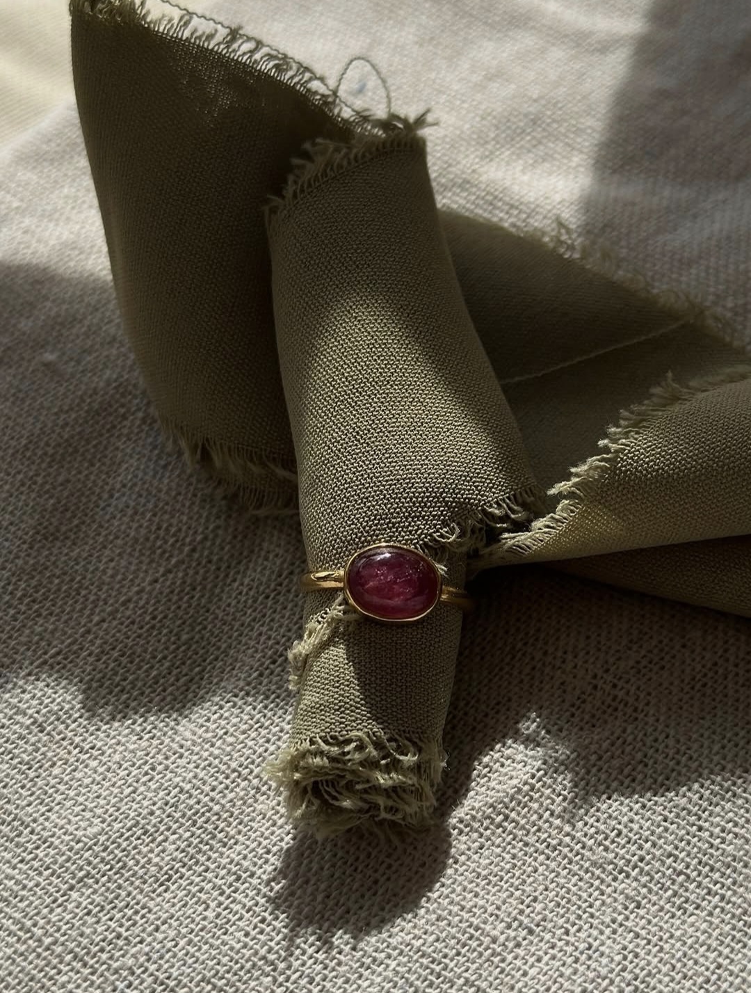 Amethystos Ring